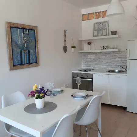 City One Apartment *